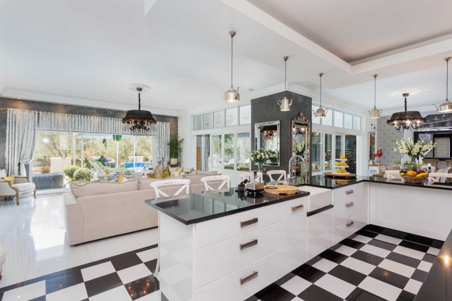 To Let 4 Bedroom Property for Rent in Val De Vie Estate Western Cape